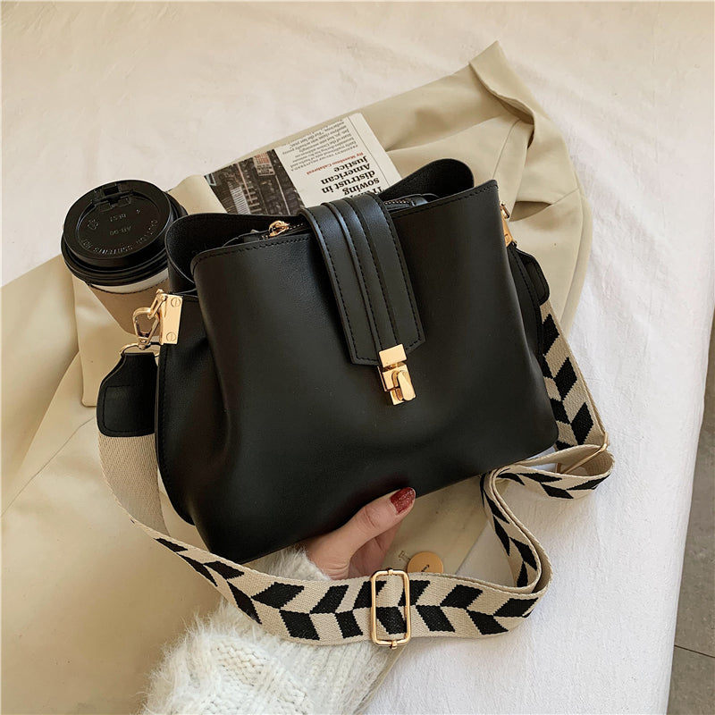 Carlotta Retro Eimertasche per a looks vintage amb un toc modern