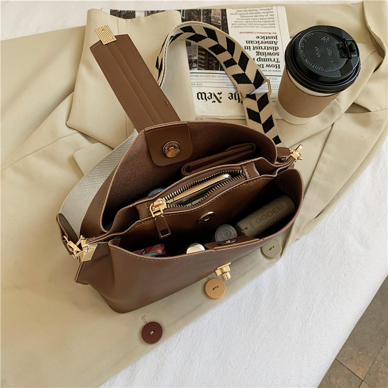 Carlotta Retro Eimertasche per a looks vintage amb un toc modern