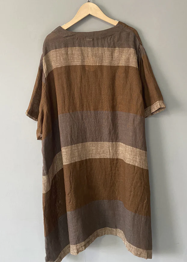 Vestit midi de lli amb escot en V i mànigues curtes