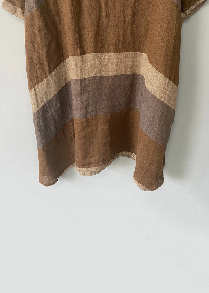 Vestit midi de lli amb escot en V i mànigues curtes