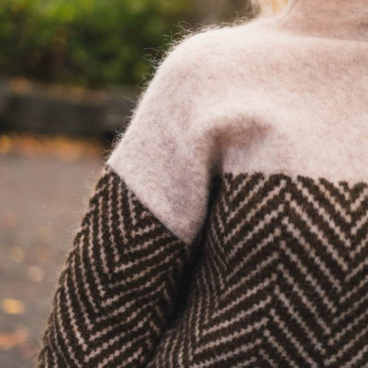 Chevron Luxe | Suéter de coll alt estilitzat per a dones