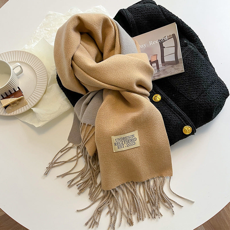 Bufanda de cashmere amb franjes per a looks estilitzats
