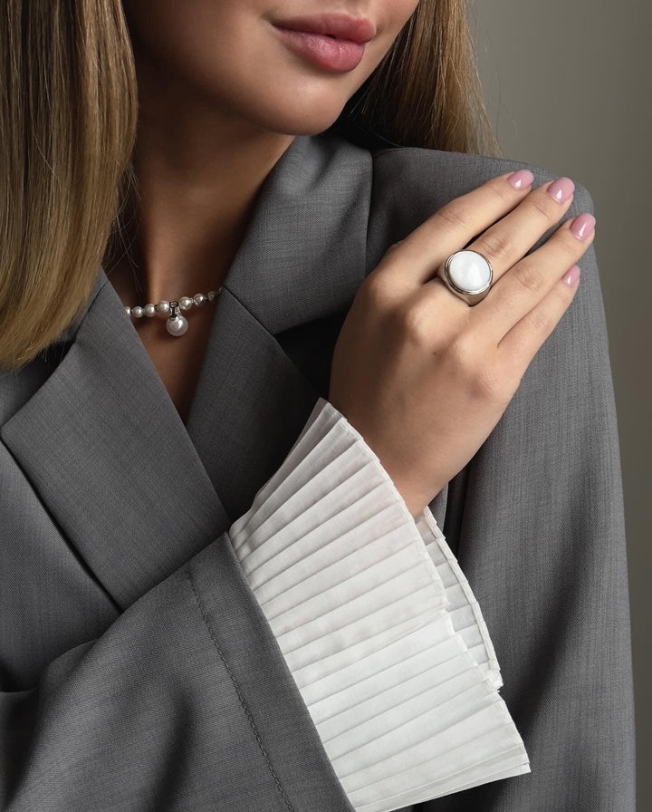 Vestit blazer elegant amb tall ajustat i faldilla plisada estilosa