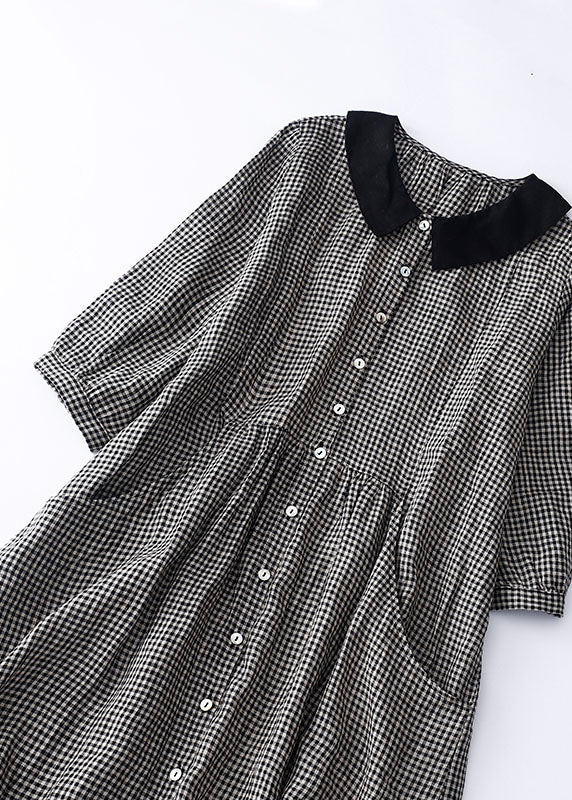 Vestit negre de quadres amb coll Peter Pan