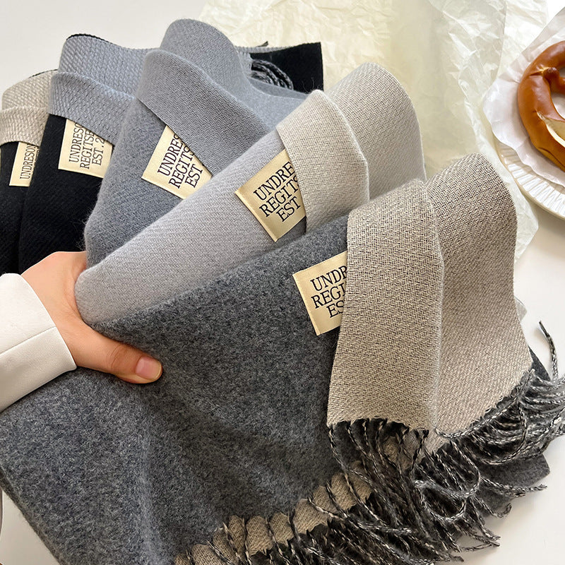 Bufanda de cashmere amb franjes per a looks estilitzats