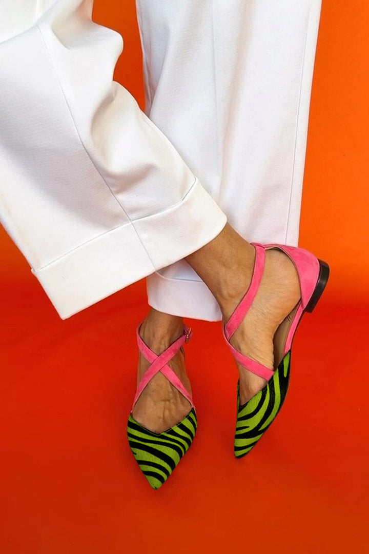 Zarella | Sandàlies planes zebrades amb cintes encreuades