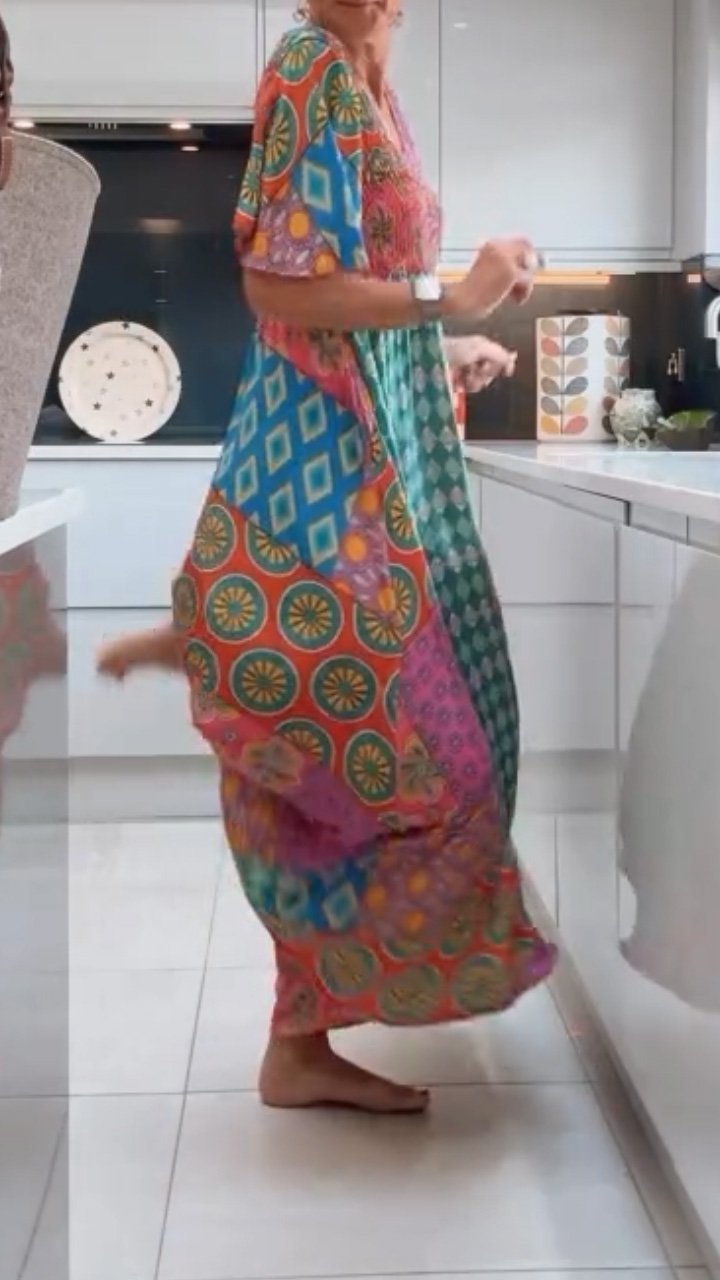 Isabella | Vestit de patró Paisley amb línia fluida