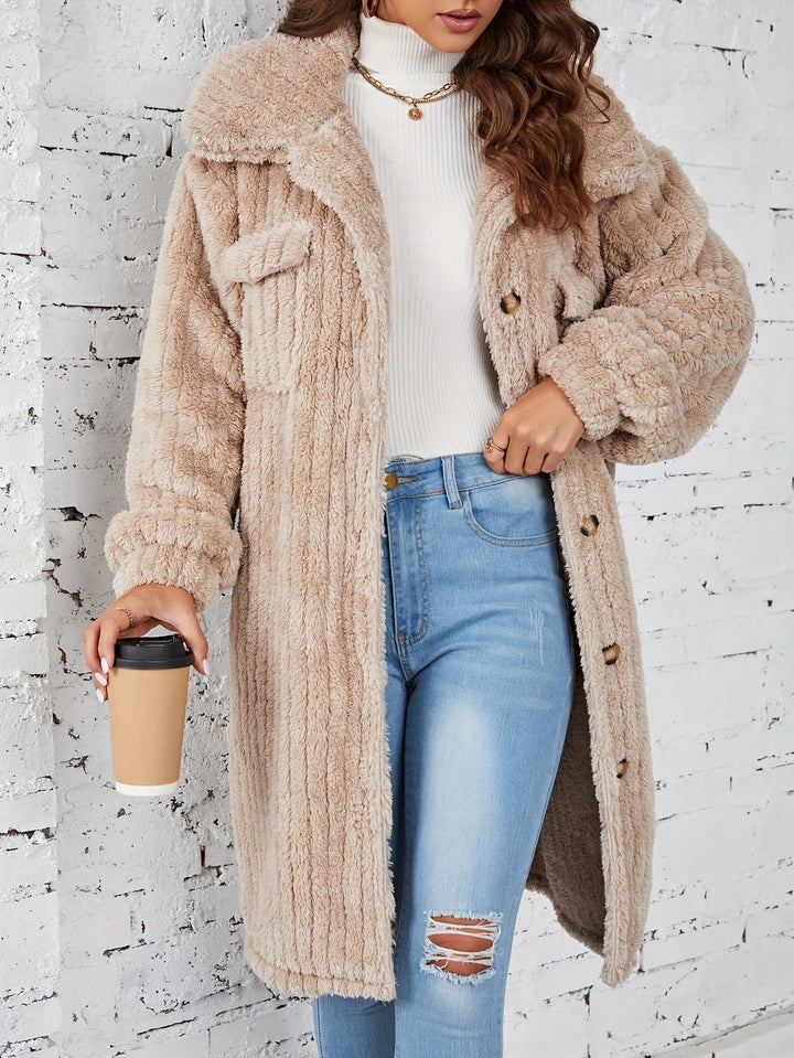 Liesa | Abric de pelussa de mitja llargada, còmode i acollidor, amb botons