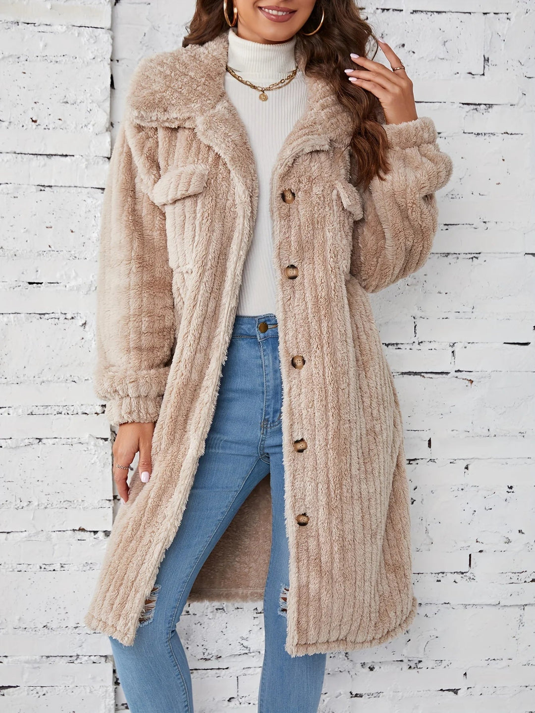 Liesa | Abric de pelussa de mitja llargada, còmode i acollidor, amb botons