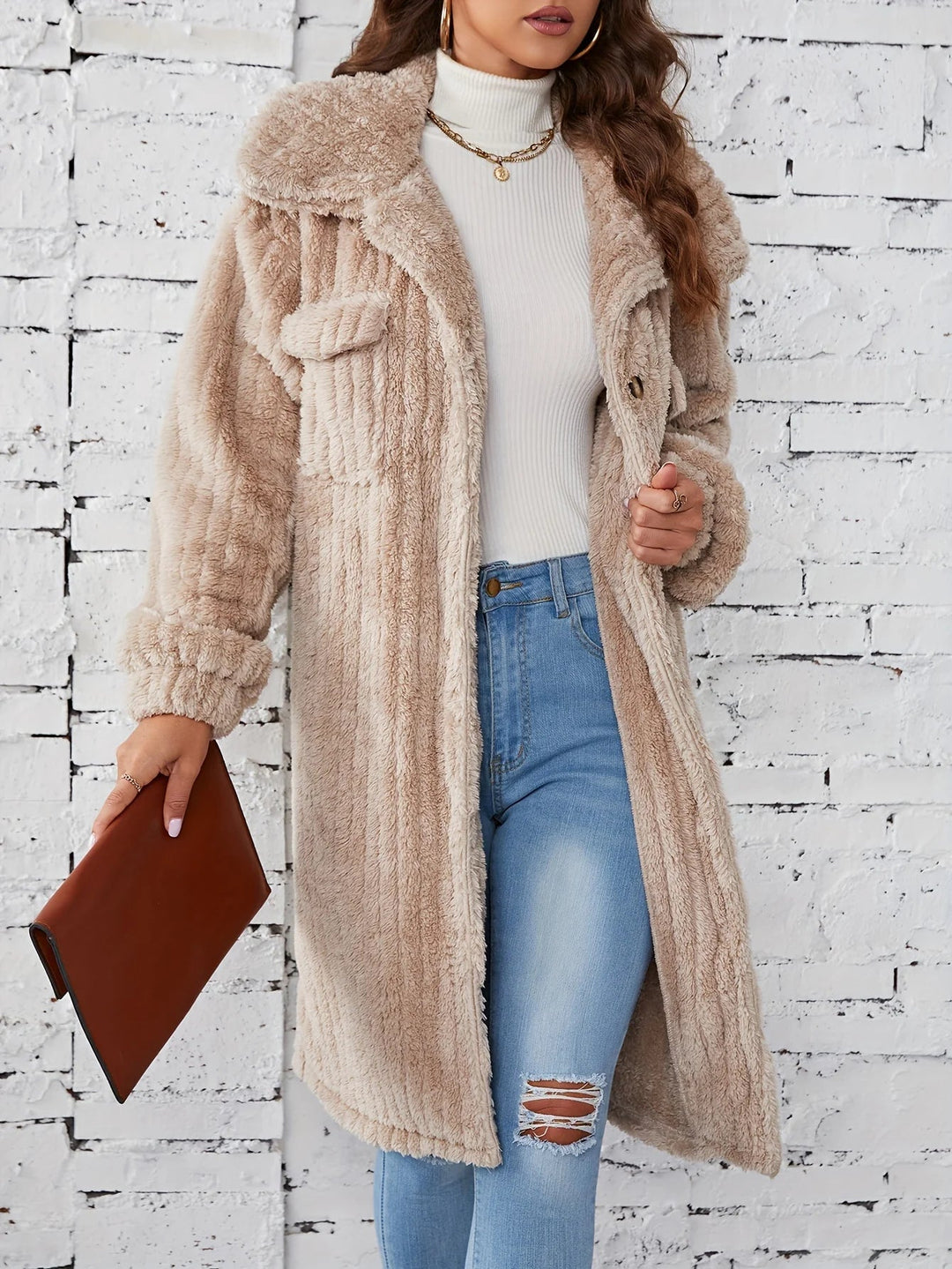 Liesa | Abric de pelussa de mitja llargada, còmode i acollidor, amb botons